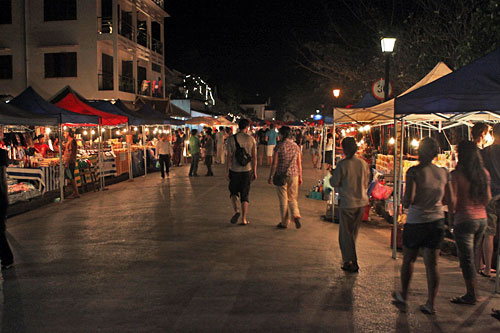 LP-Night-Market1 Sisavangvong Street is closed off to traffic each night for a handicraft market