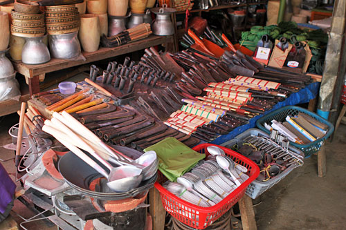 Utensils-from-bombs Eating utensils, pots, and scythes forged from UXO